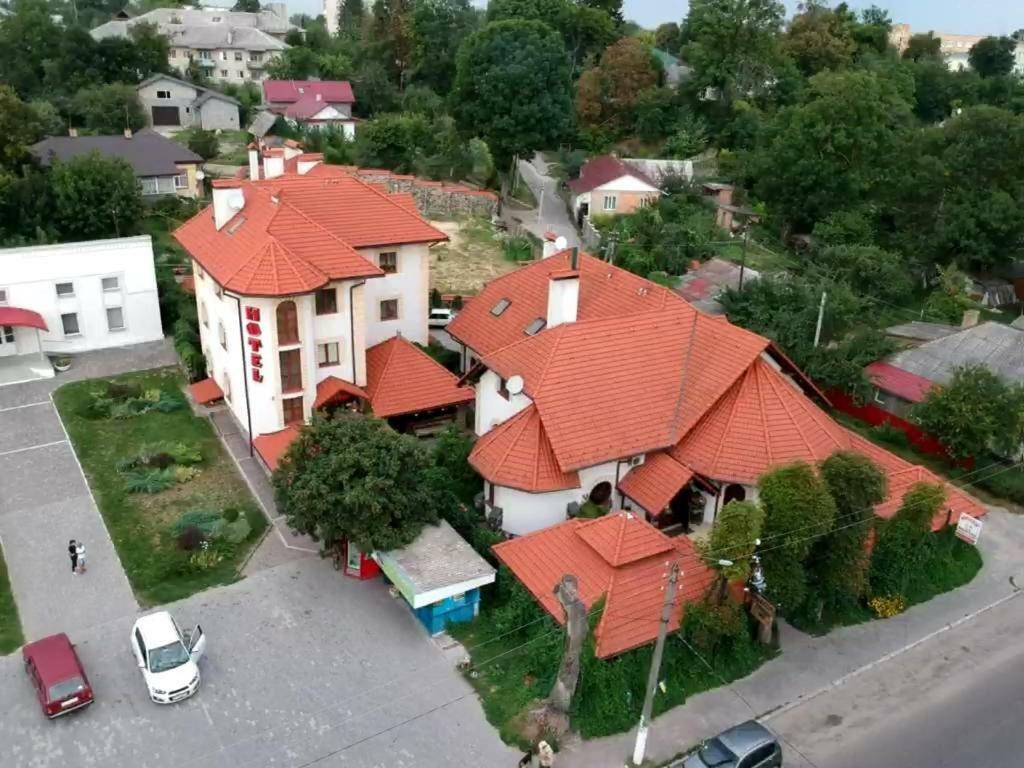 Maestro Hotel Ostroh Exterior photo